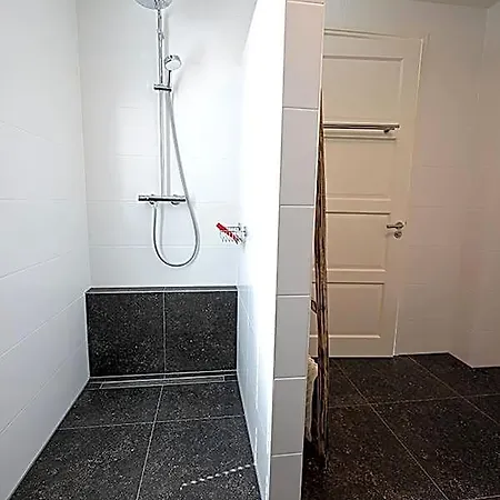 De Lakenvelder 4*