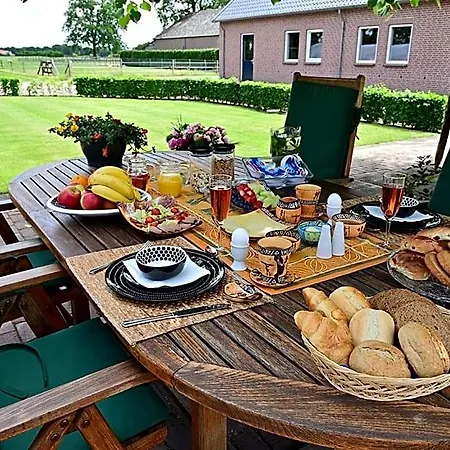 De Lakenvelder 4*